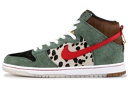 29 Women Dunk High SB Dog Walk